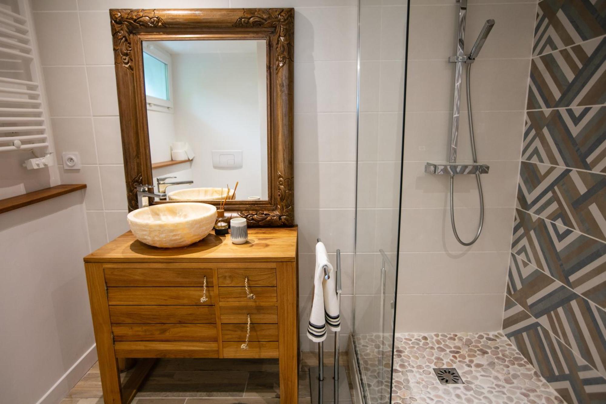 Erreka Txikia Bed & Breakfast Urrugne Room photo