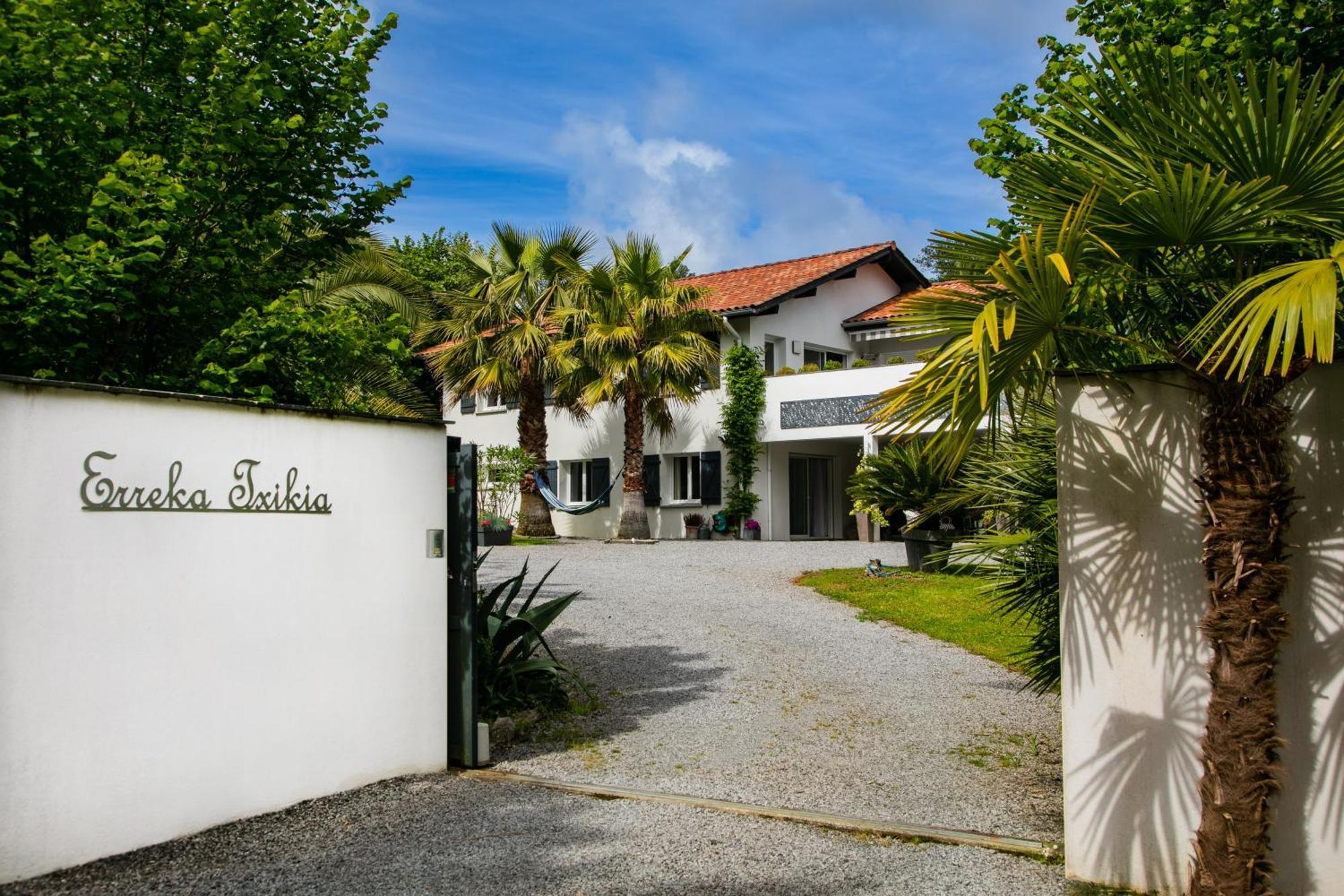 Erreka Txikia Bed & Breakfast Urrugne Exterior photo